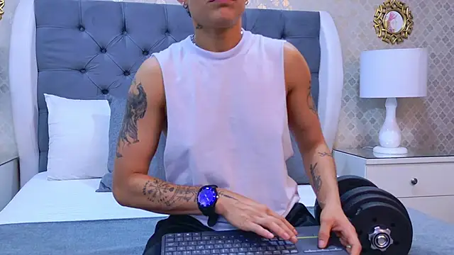 ZoeKrug online show from October 30, 12:06 pm