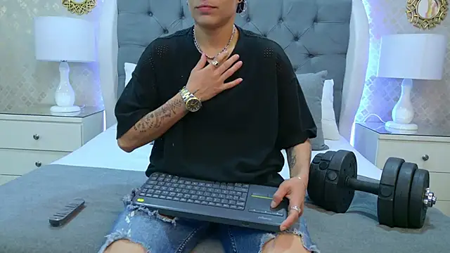 ZoeKrug online show from November 14, 12:16 pm