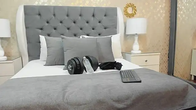 ZoeKrug online show from October 4, 11:49 am