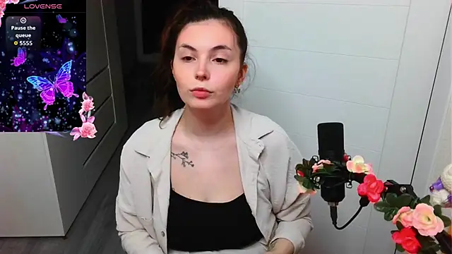 peachyness online show from April 4, 6:40 pm