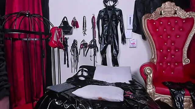 LiliThara online show from November 14, 9:20 am