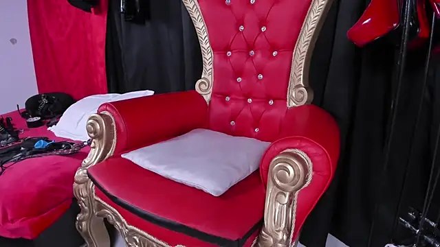 LiliThara online show from February 2, 6:45 am