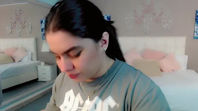 maddissonivanova online show from April 3, 7:12 pm