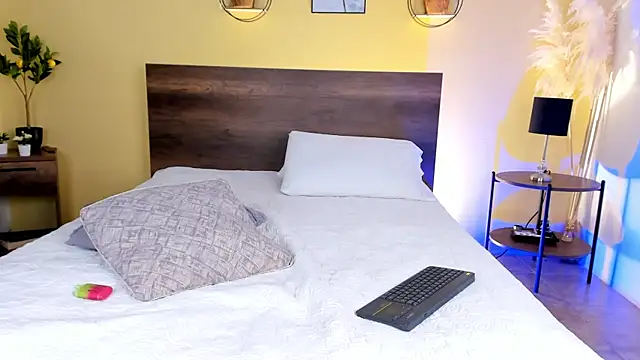 CamilleGrace online show from September 25, 12:48 pm