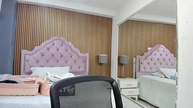 Starbutterflyy  online show from October 7, 3:55 am