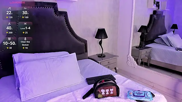 Starbutterflyy  online show from October 23, 3:45 am