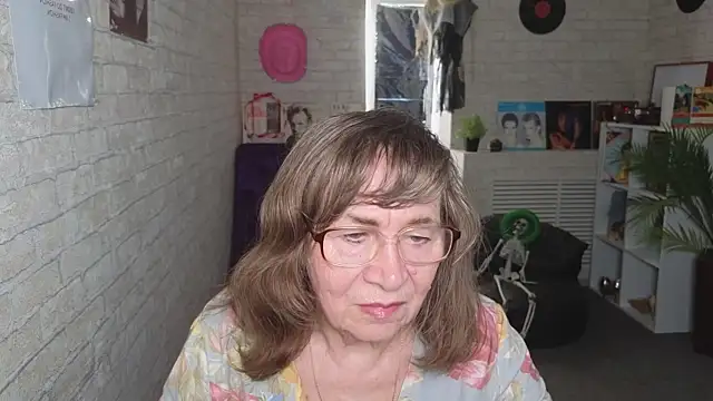 Betty Brick online show from May 21, 2:04 pm