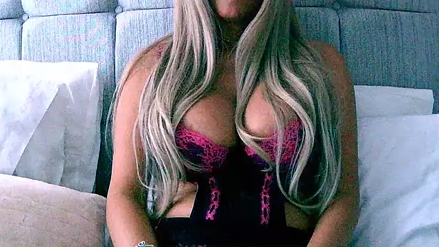 TheShyOne online show from September 25, 5:11 pm