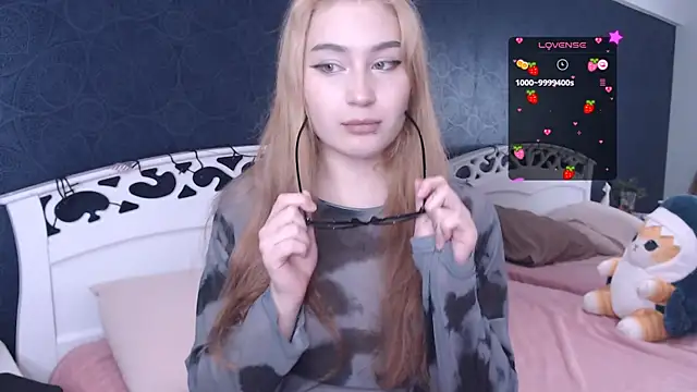 Lili Luuu online show from October 19, 4:25 am