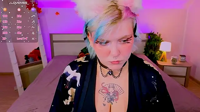 bluelunaray online show from October 10, 9:47 am