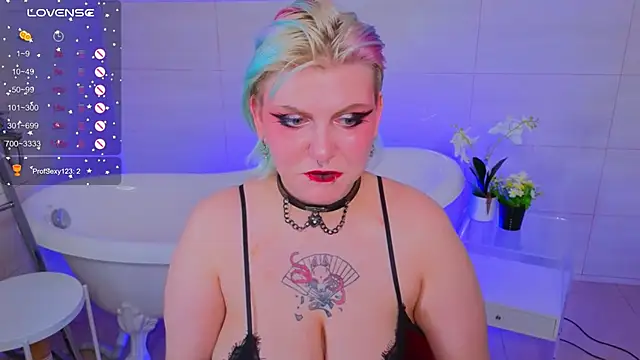 bluelunaray online show from October 14, 10:40 am