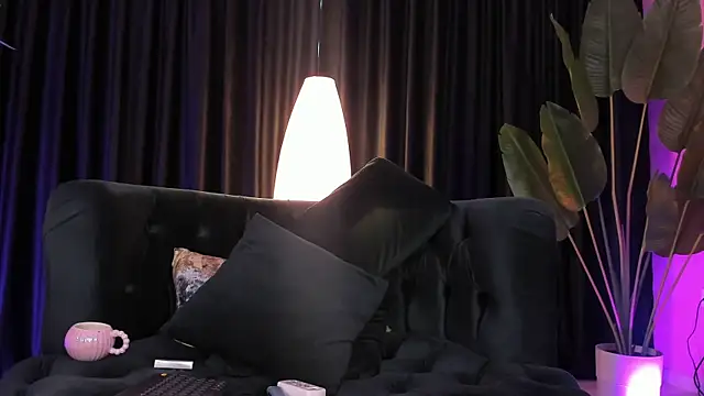 KimP0ssible online show from September 16, 2:58 pm