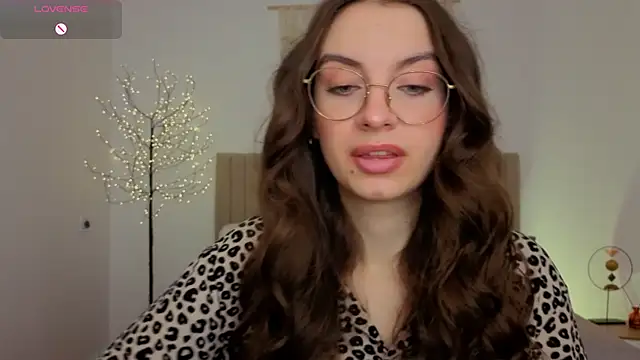 Real cutie1 online show from May 28, 12:58 pm