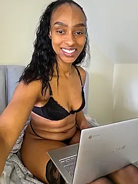 Hazel Dollxx online show from May 18, 10:43 am