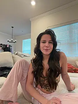 heyitsmadig online show from January 16, 2:57 pm