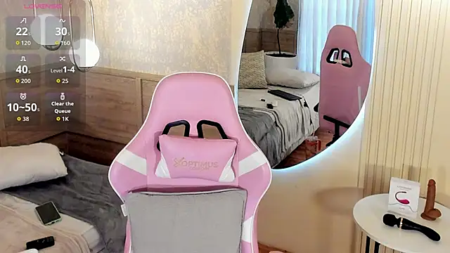 Skyyle  online show from October 7, 1:37 pm