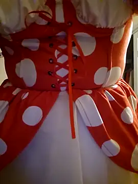 nuttiebuddy1 online show from October 31, 7:40 pm