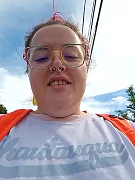 nuttiebuddy1 online show from September 16, 3:42 pm