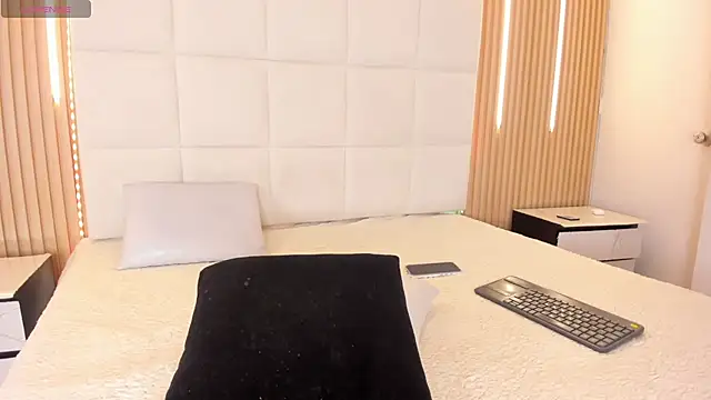 Elody rousse online show from December 22, 12:19 pm