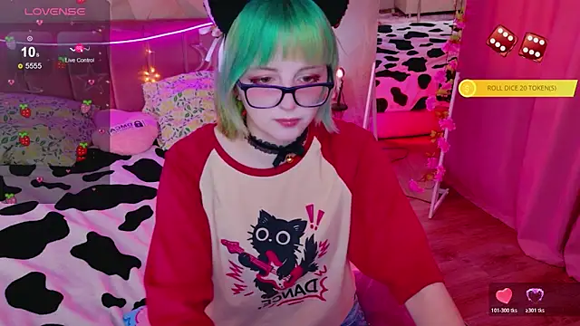 CoralineYoung online show from April 25, 7:11 am