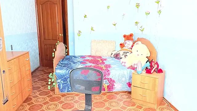 Audrey Aura online show from September 27, 7:15 am