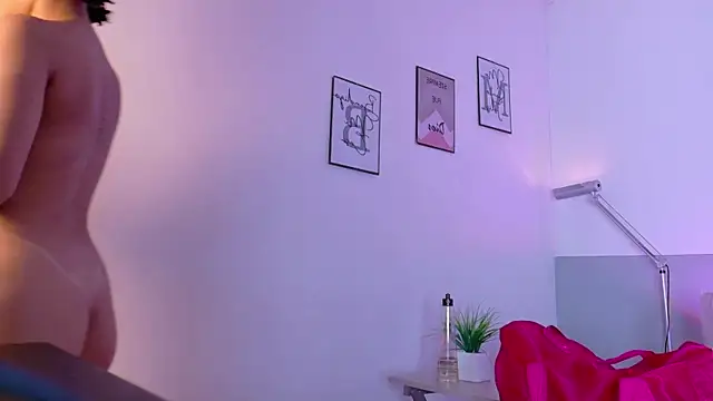 cutepetitee online show from May 28, 7:56 pm