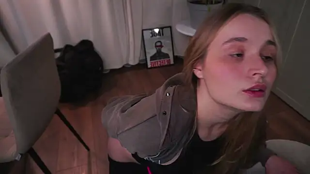 lisa schiele online show from February 13, 8:43 pm