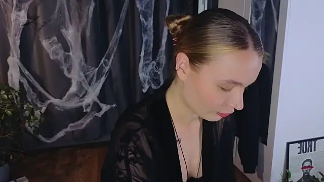 lisa schiele online show from October 30, 8:43 pm