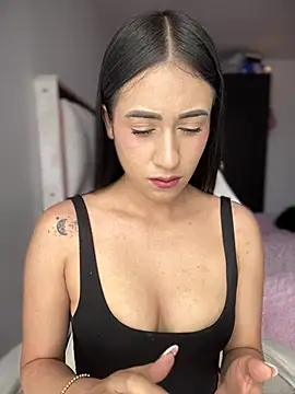 isabela l online show from July 4, 12:45 pm