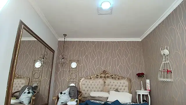 katybrownss online show from October 9, 8:35 pm