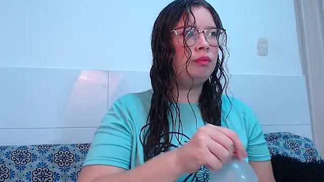 zoewhite2 online show from November 29, 8:57 pm