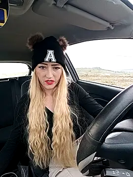 DeeA Blondy online show from October 18, 1:58 pm