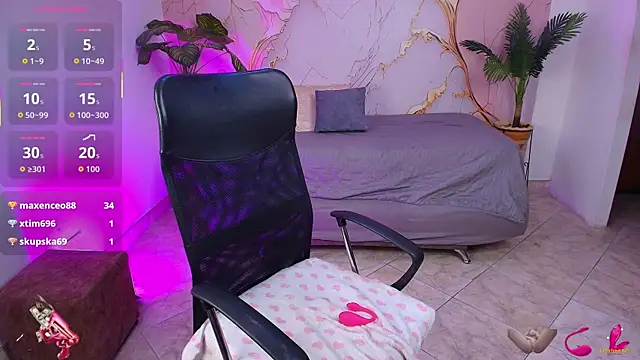 sharlottxl online show from November 8, 2:05 am