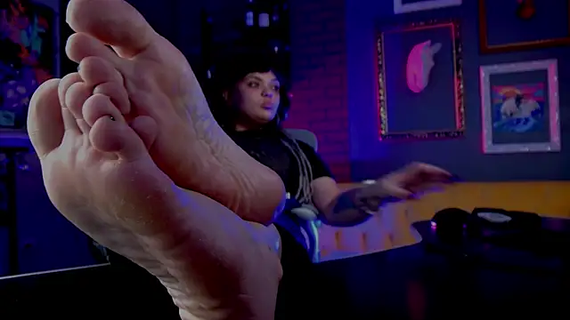 MaryHarrys online show from April 14, 2:33 am