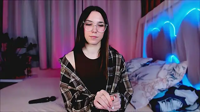 -CindyLou online show from February 5, 7:00 am