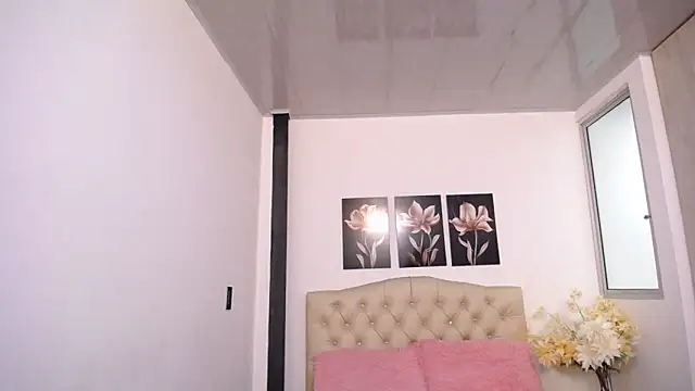 pinky f00x online show from April 18, 7:07 pm