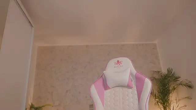 daisyblushh online show from March 25, 5:16 pm