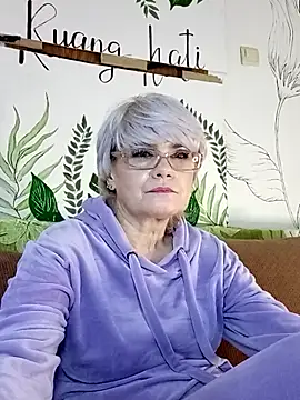 Catty Lady online show from February 3, 7:29 pm