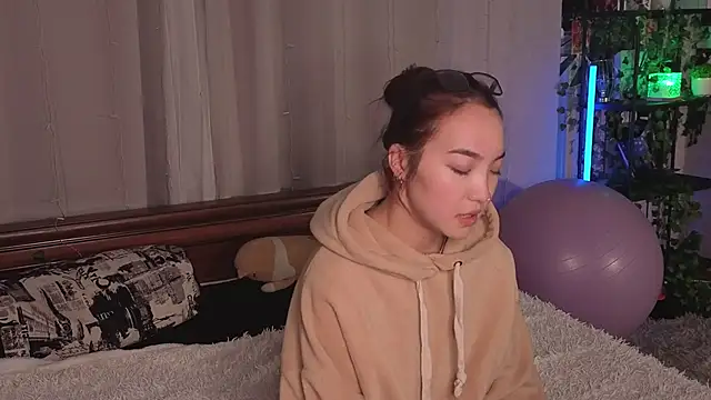 OdetteBiddy online show from December 13, 8:26 pm