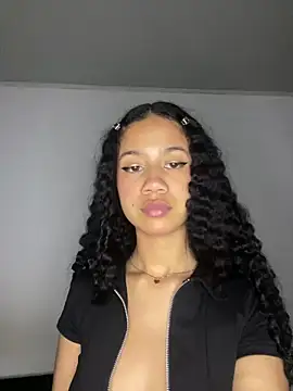 jadee8 online show from April 2, 4:32 am