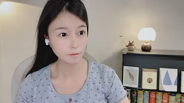 Onechestnut online show from April 12, 2:42 pm