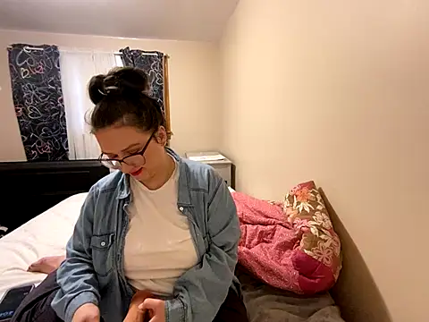 GirlSquirt online show from November 20, 9:05 pm