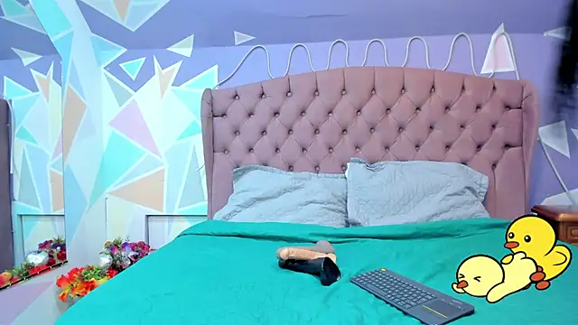 Scarletbigbug online show from November 1, 11:47 am