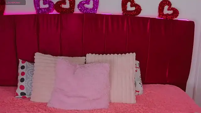 cuteeimy online show from April 11, 8:01 pm