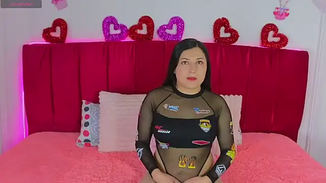 cuteeimy online show from April 18, 7:40 pm