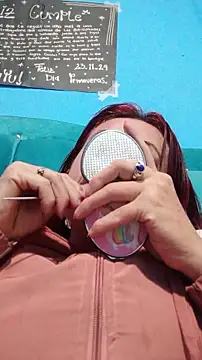 carolinhe  online show from November 28, 4:26 am