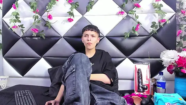 Megan Thompson  online show from September 21, 2:32 am