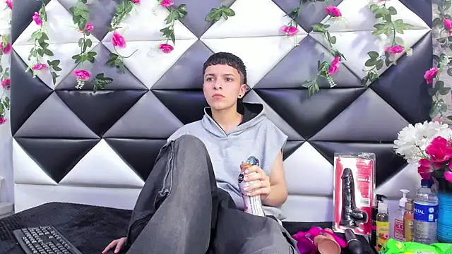 Megan Thompson  online show from September 16, 2:30 am