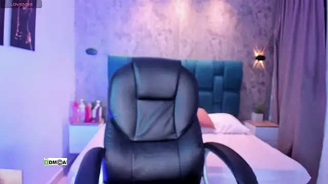 susanasmith18 online show from December 13, 8:59 pm