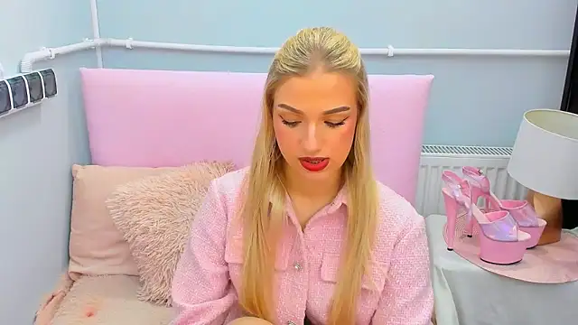 EvetteRose online show from October 29, 5:15 pm